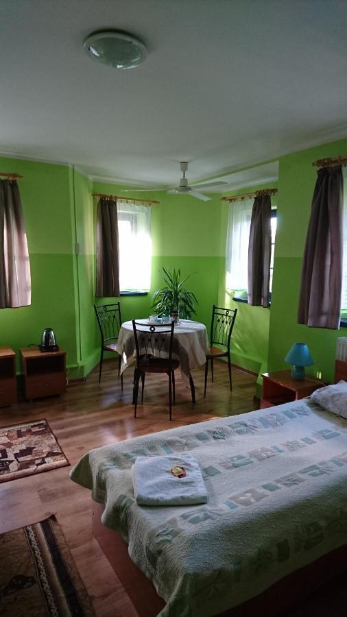 Hotelik Warmia -Pensjonat, Hostel ليدزبارك فارنيتسكي المظهر الخارجي الصورة